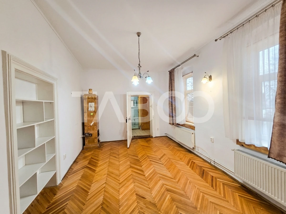 Apartament 3 camere 80 mpu etaj 1 zona Centru Istoric - 1