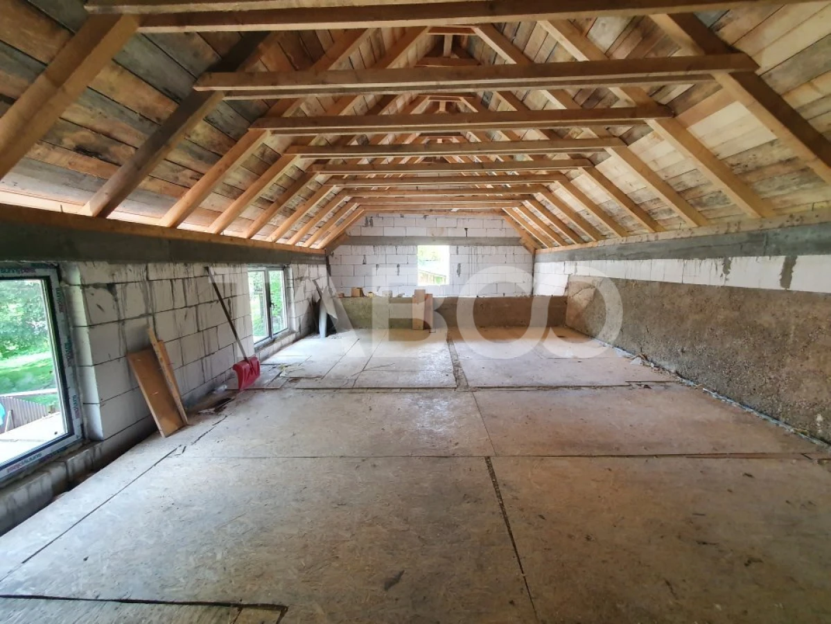 Casa de vanzare cu 6 camere in drumul spre Paltinis bonus inca o casa - 10