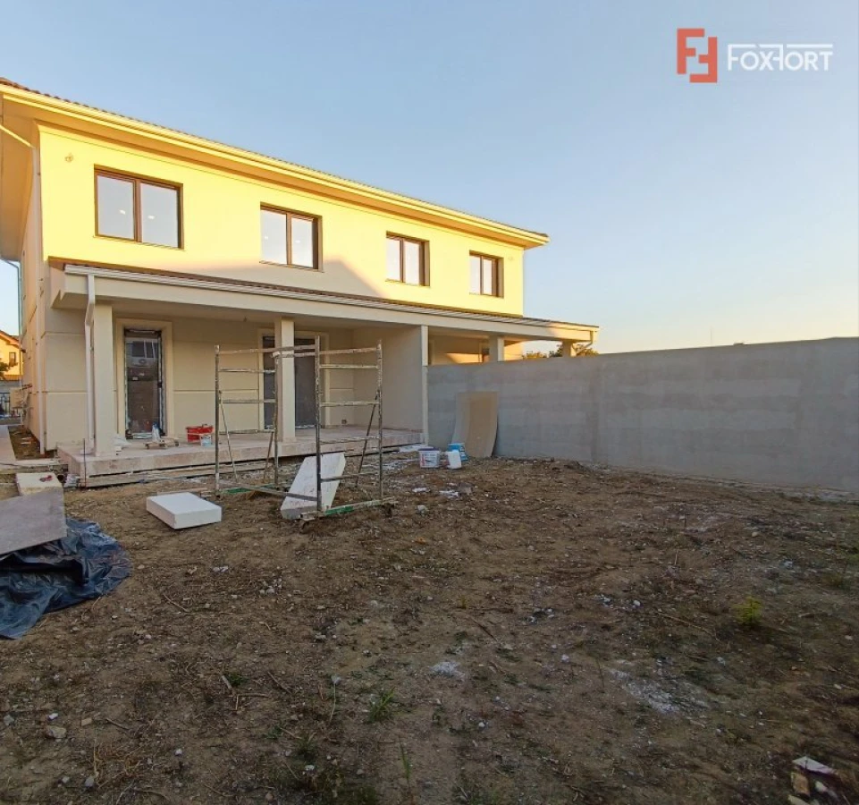 Duplex de vanzare cu 5 camere si teren de 270 mp - Mosnita Noua - 1