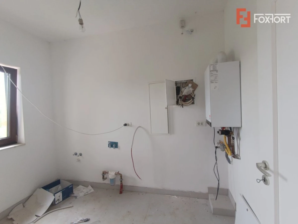 Casa individuala cu 4 camere de vanzare in Mosnita Noua - 8