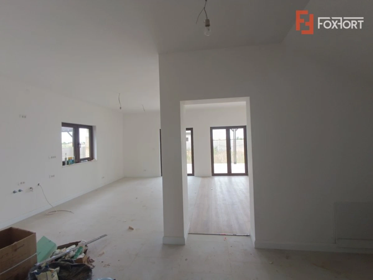 Casa individuala cu 4 camere de vanzare in Mosnita Noua - 2