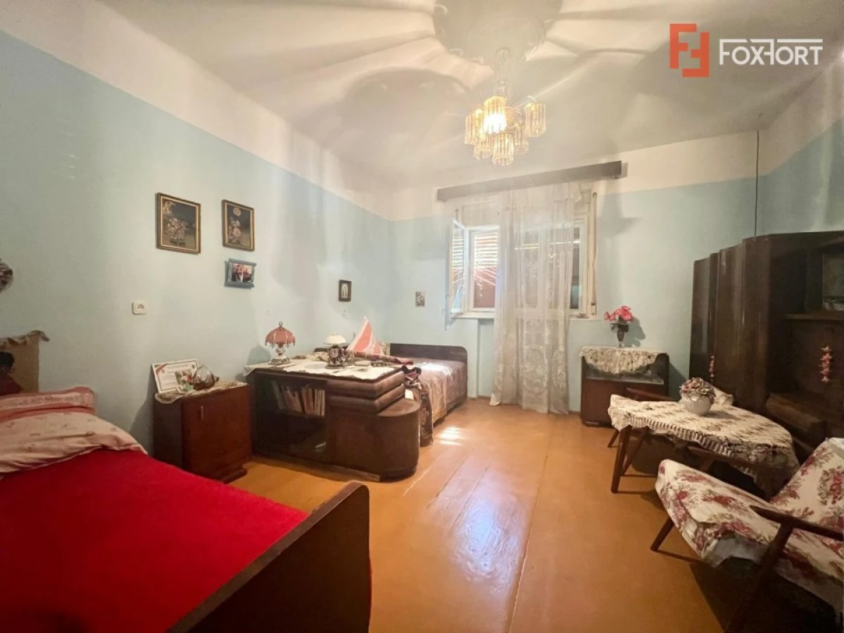 Casa de vanzare la curte comuna Zona Lunei - COMISION 0% - 10