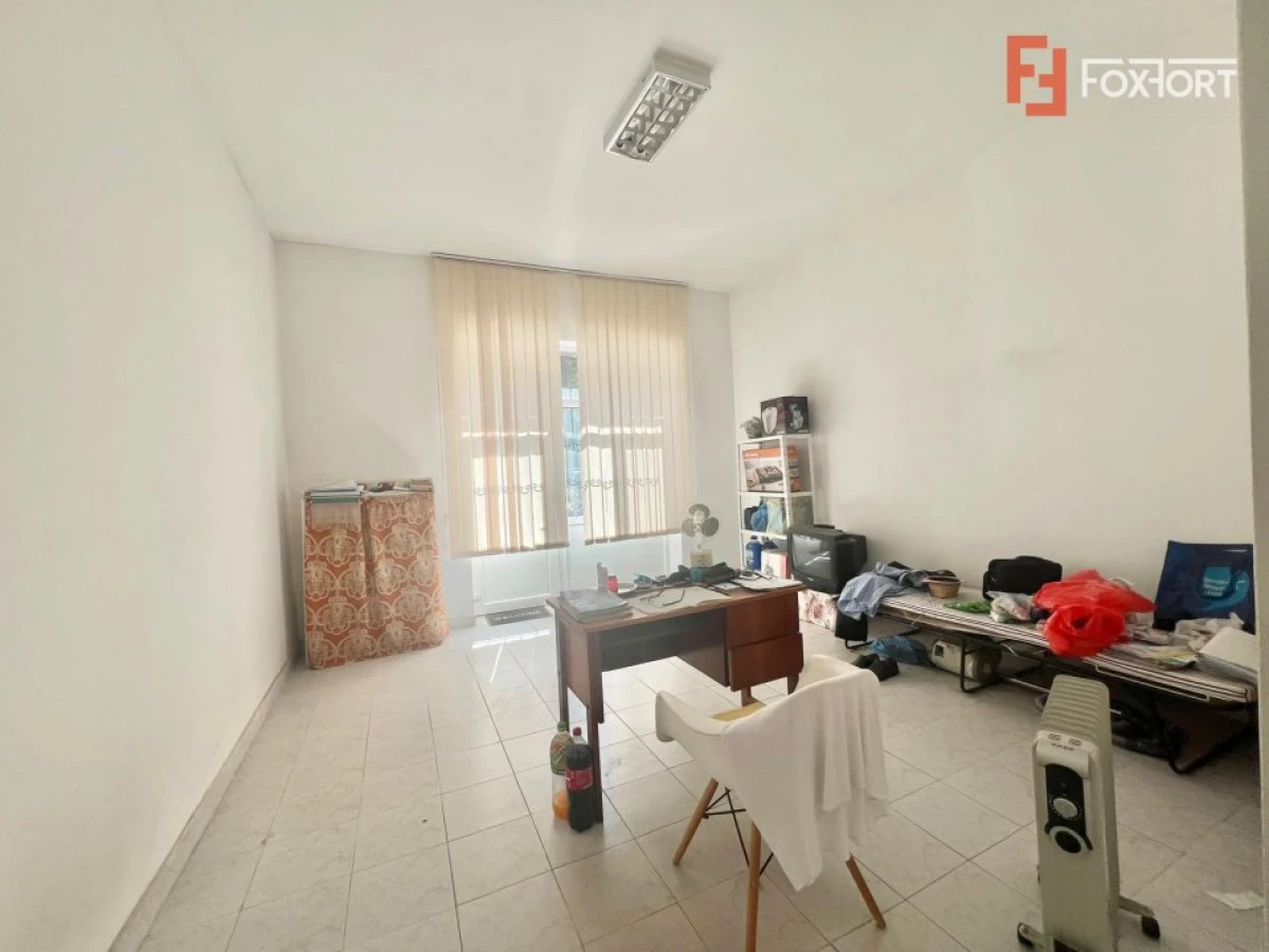 Casa de vanzare la curte comuna Zona Lunei - COMISION 0% - 2