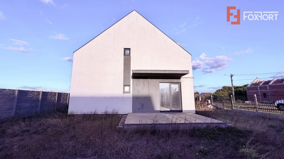 Casa tip triplex, cu 2 camere, de vanzare in Sanandrei. - 1