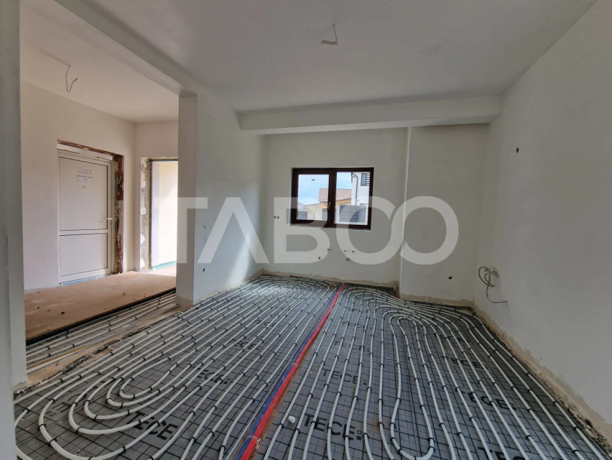 Casa individuala de vanzare cu teren, terasa, garaj si curte Selimbar - 10