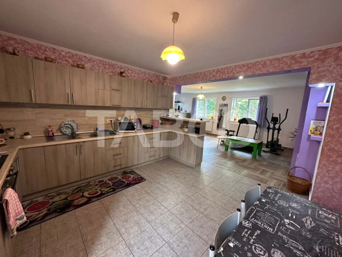 Casa noua 3 camere 300 mp anexe teren liber 1550 mp Margineni - 6