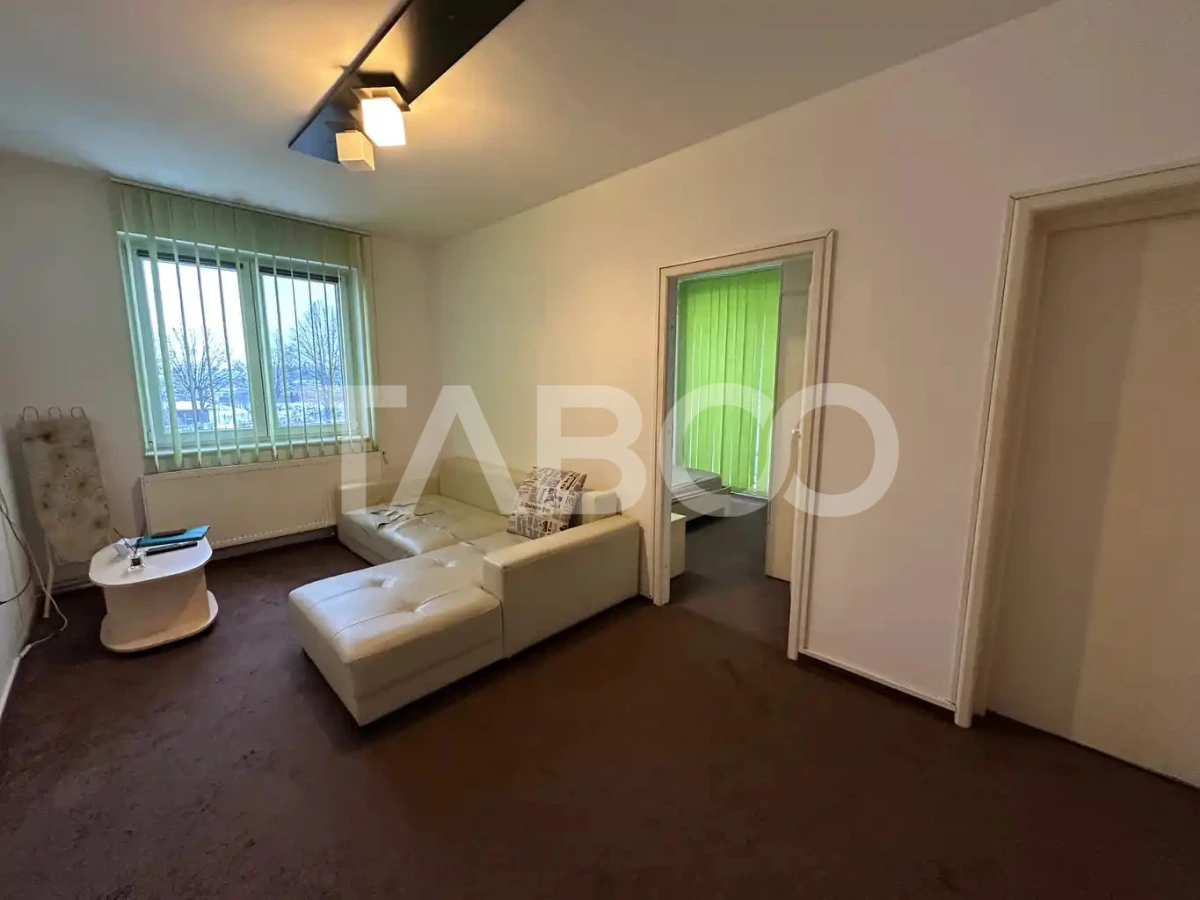 Apartament de vanzare la etaj 1 2 camere boxa depozitare zona Strand - 3