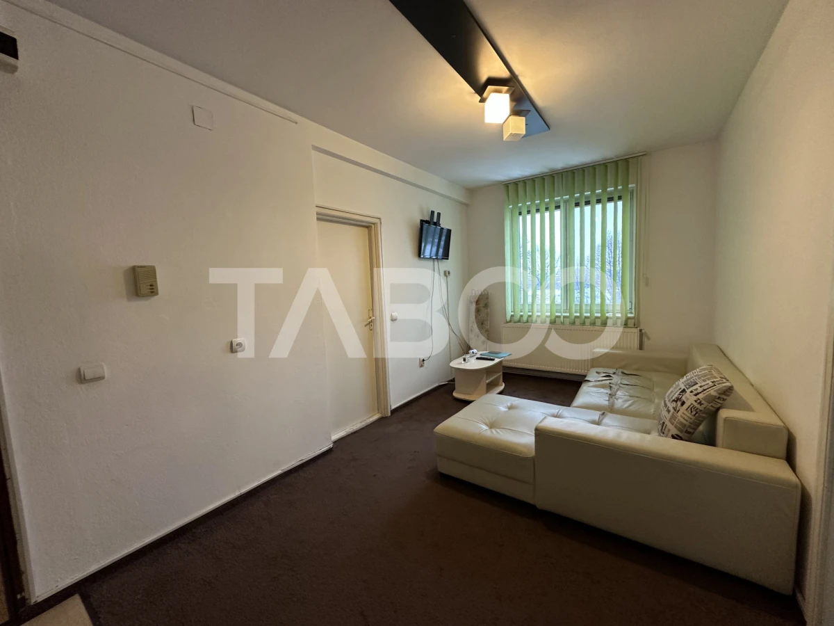 Apartament de vanzare la etaj 1 2 camere boxa depozitare zona Strand - 1