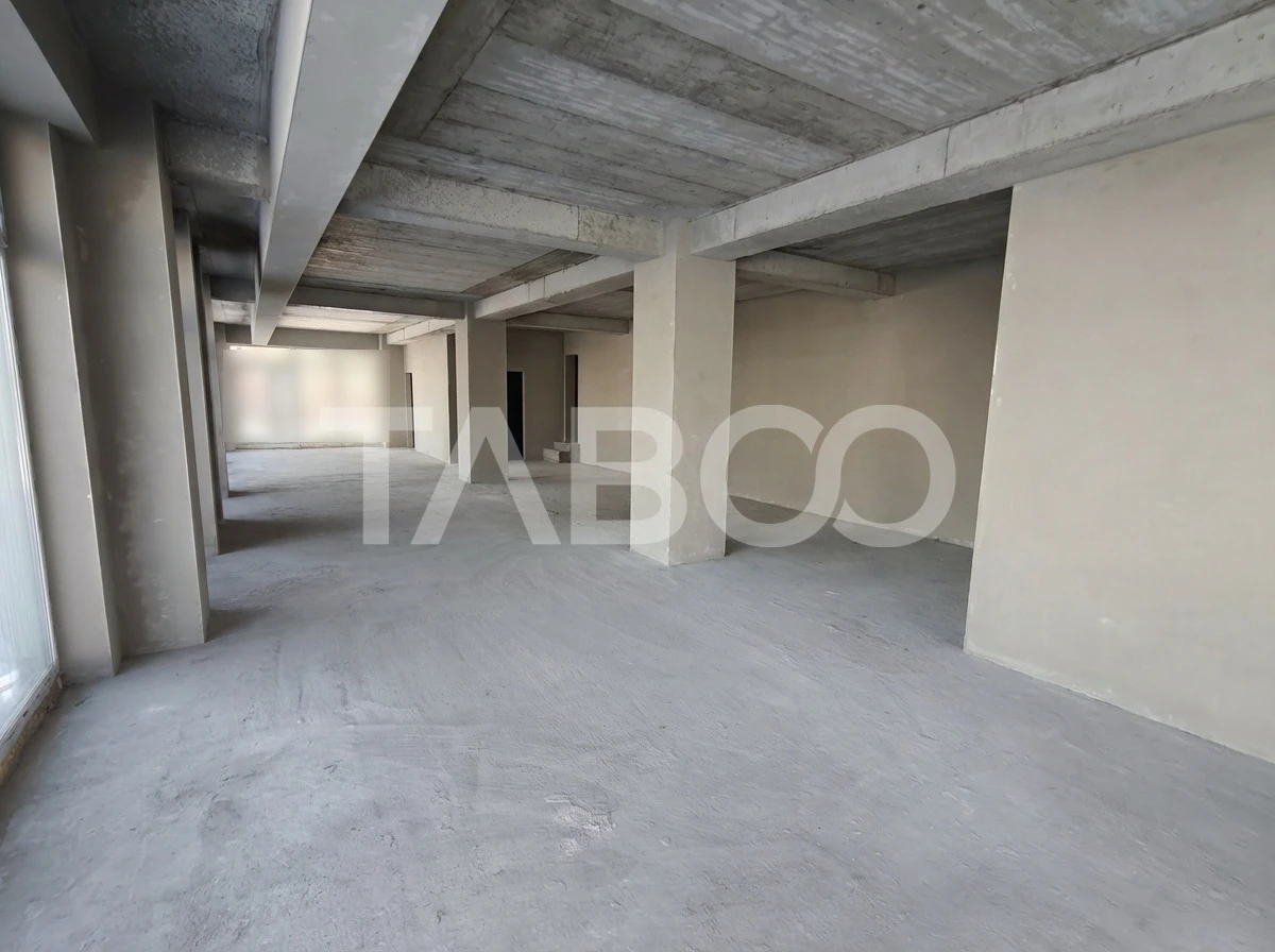 Spatiu Comercial 138 mp utili cu 8 locuri de parcare - Vitrina 13 m - 5