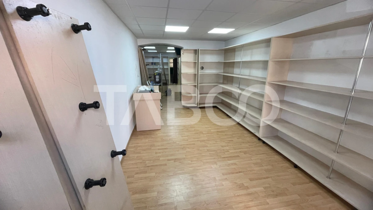 Spatiu comercial de inchiriat–central trafic pietonal vitrina - 1