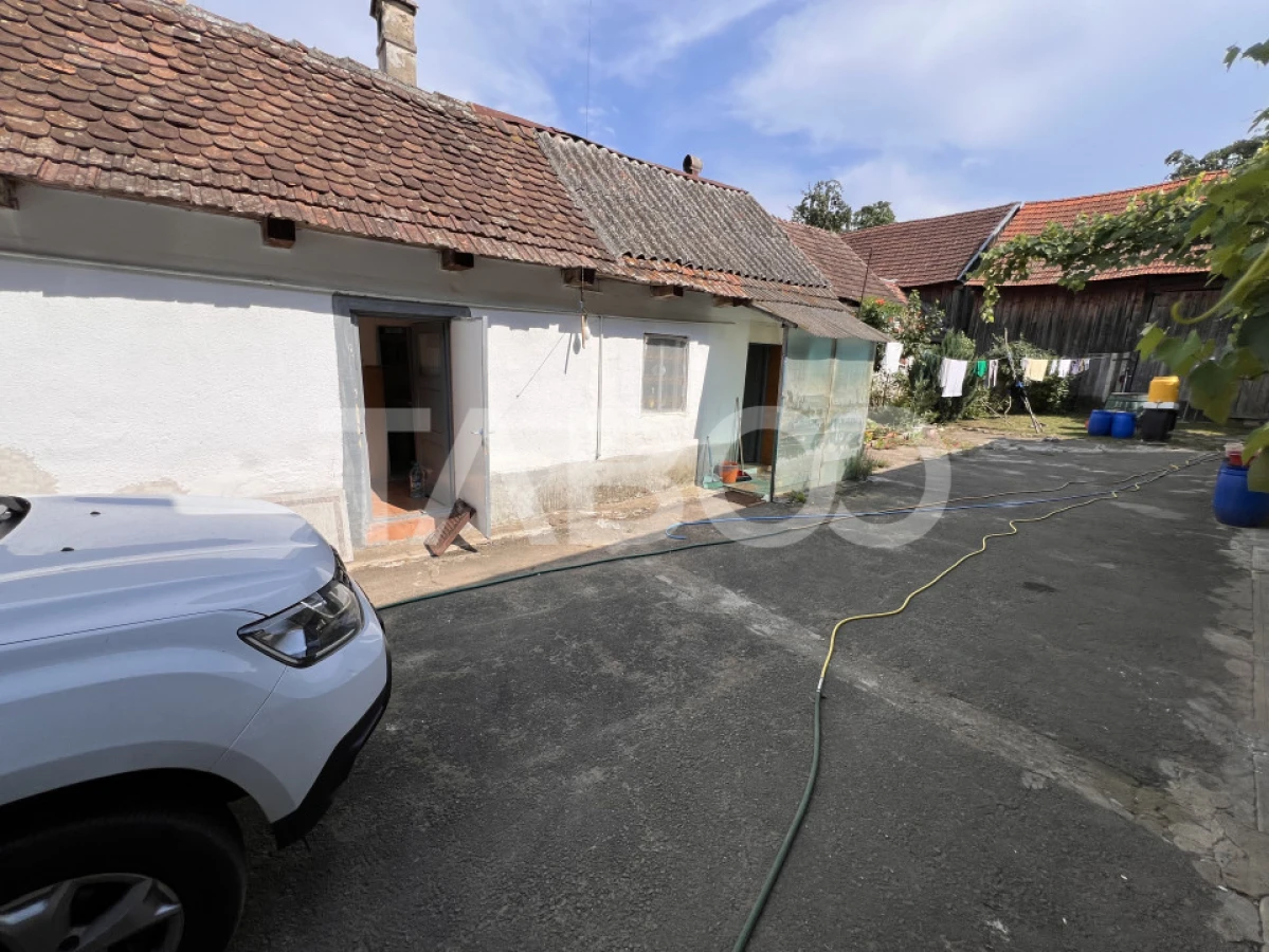 Casa de vanzare 4 camere 2 bai 1162 mp de curte si gradina in Toderita - 2