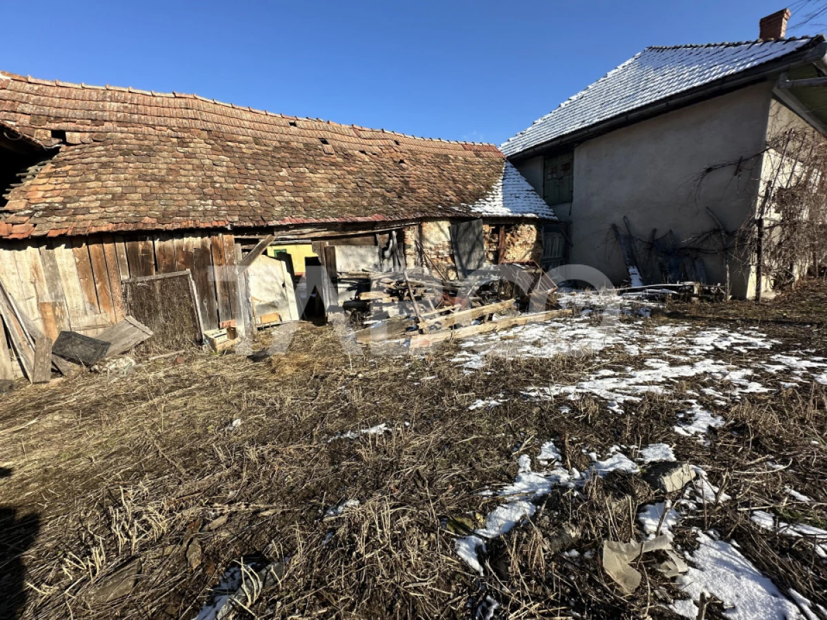 Casa cu potential de investitie 280 mp utili teren liber 2064 Cincu - 10