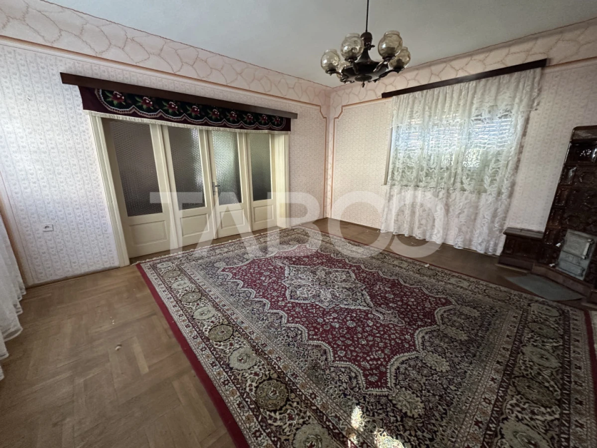 Casa cu potential de investitie 280 mp utili teren liber 2064 Cincu - 8