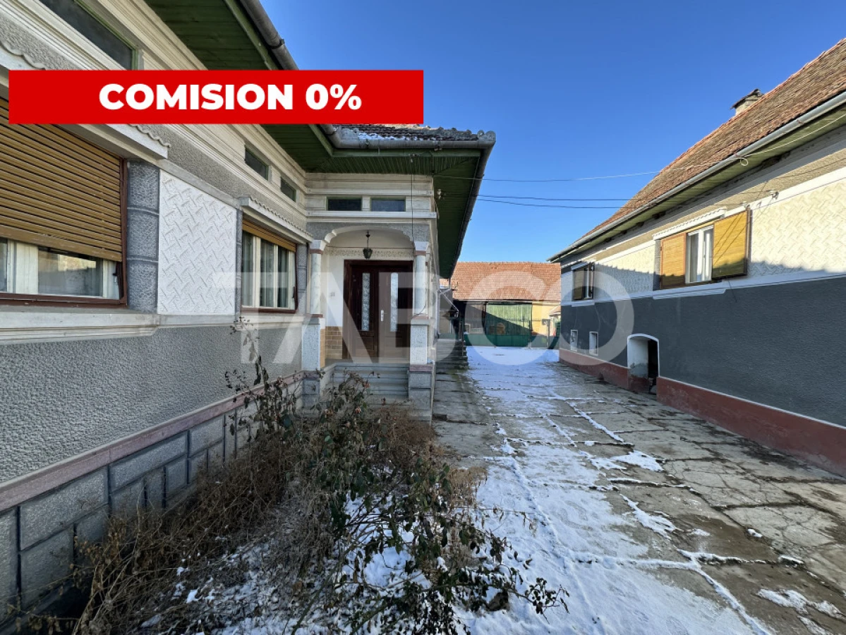 Casa cu potential de investitie 280 mp utili teren liber 2064 Cincu - 1