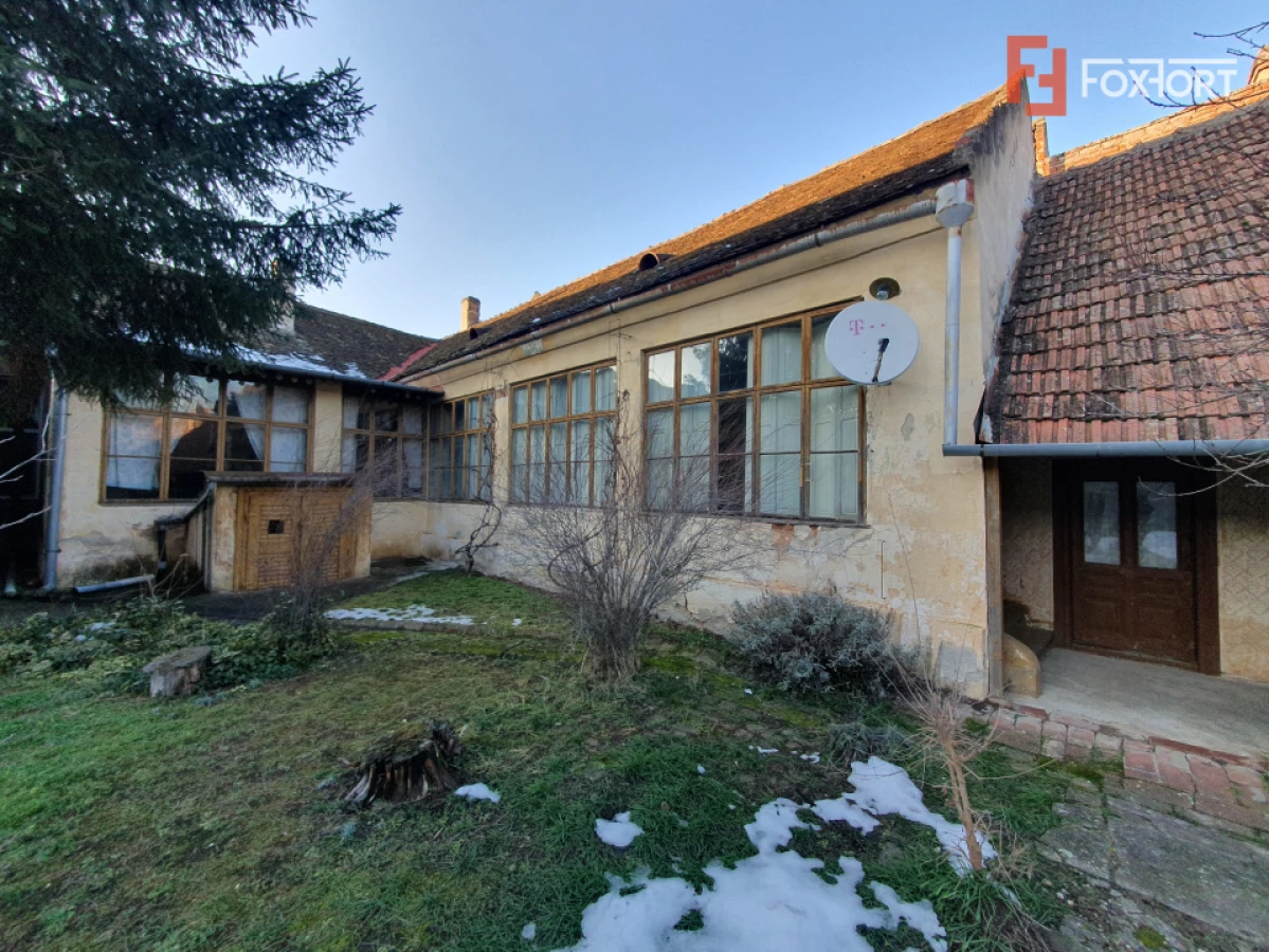 Apartament cu 5 camere de vanzare in Deta, zona Central - 1