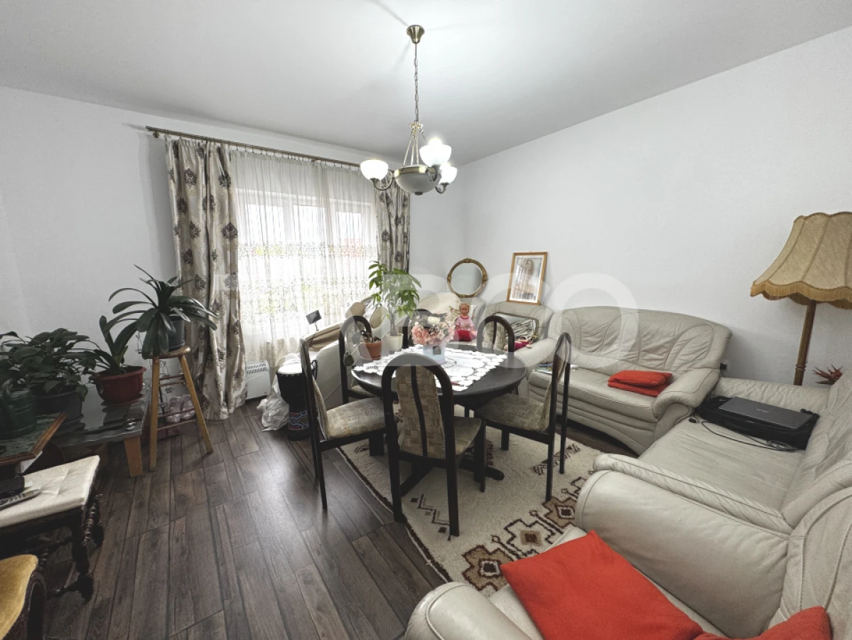 Casa individuala renovata cu 4 camere 120 mpu garaj Trei Stejari Sibiu - 1