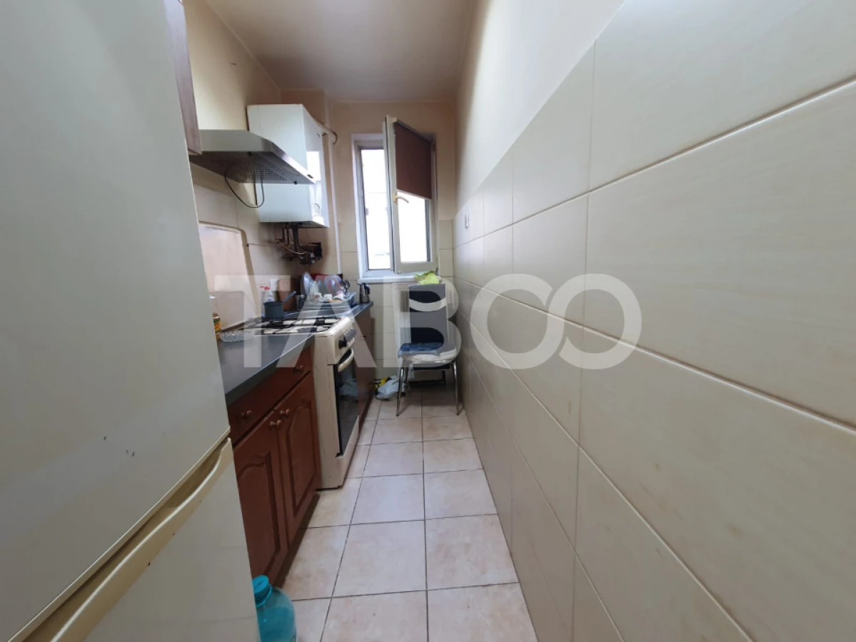 Apartament de vanzare 2 camere semidecomandat zona 13 Decembrie - 6