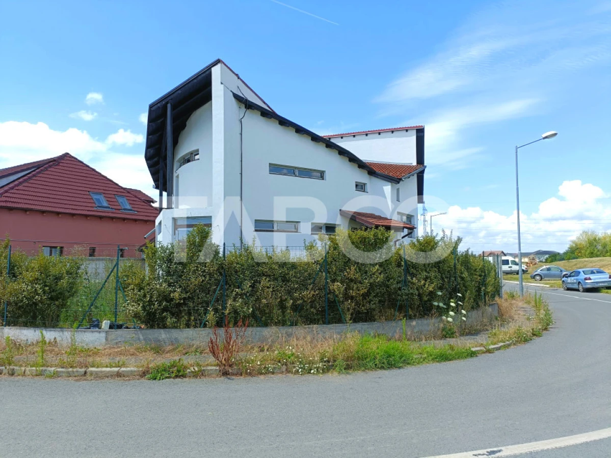 Casa 5 camere 250 mp cu incalzire in pardosea zona Tineretului Sibiu - 1