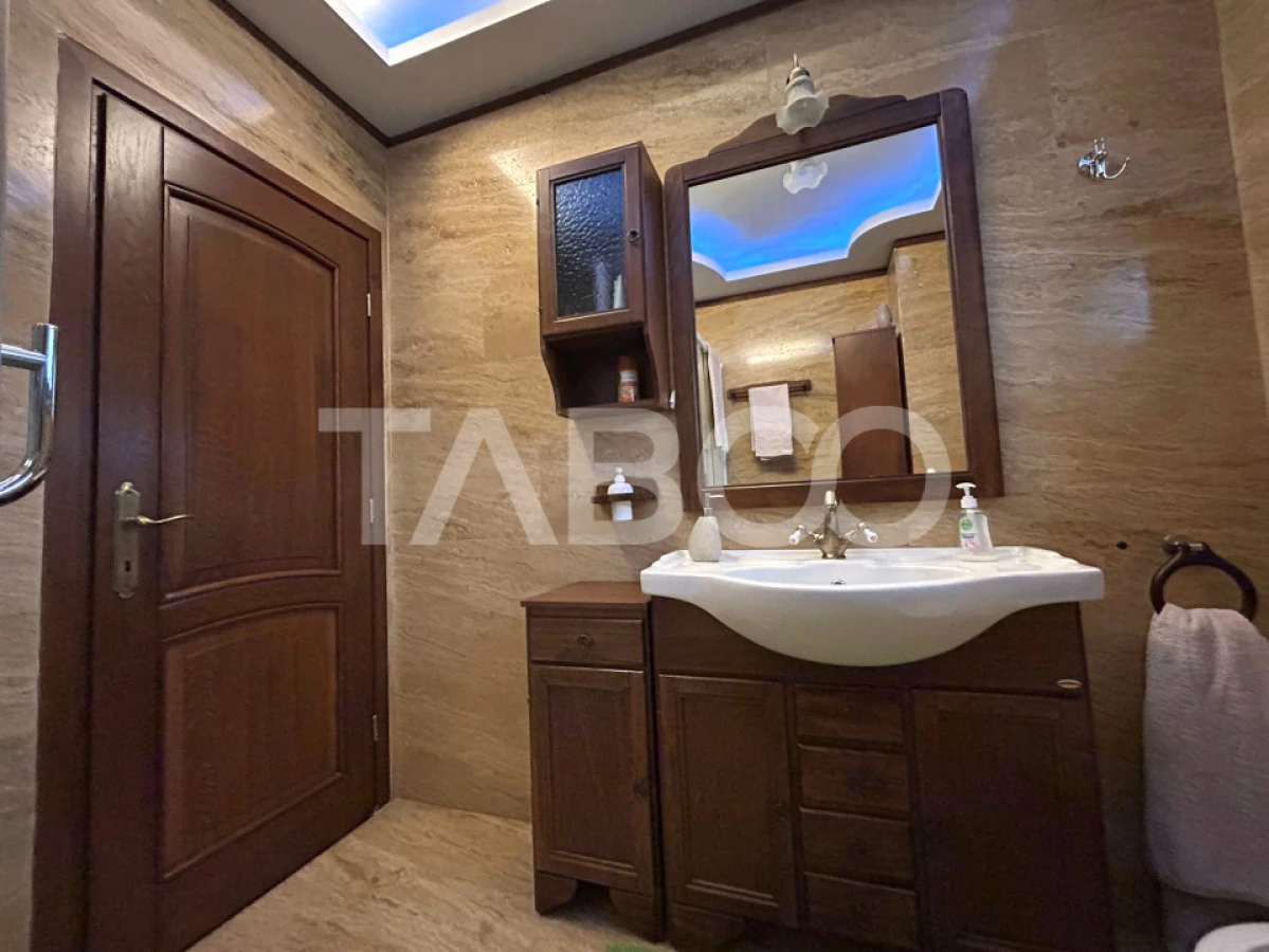 Casa de vanzare cu 5 camere 2 balcoane garaj incalzit 2 bai in Sibiu - 5