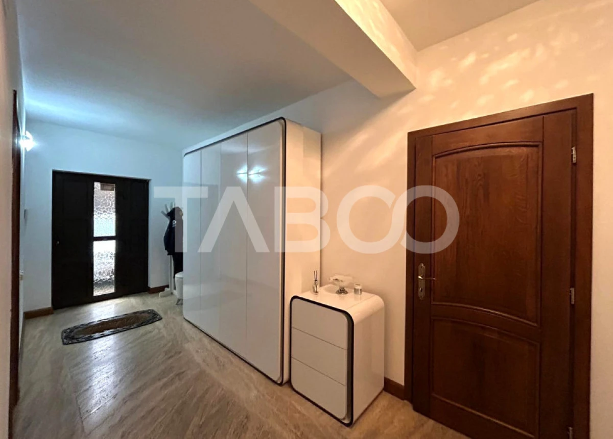 Casa de vanzare cu 5 camere 2 balcoane garaj incalzit 2 bai in Sibiu - 3