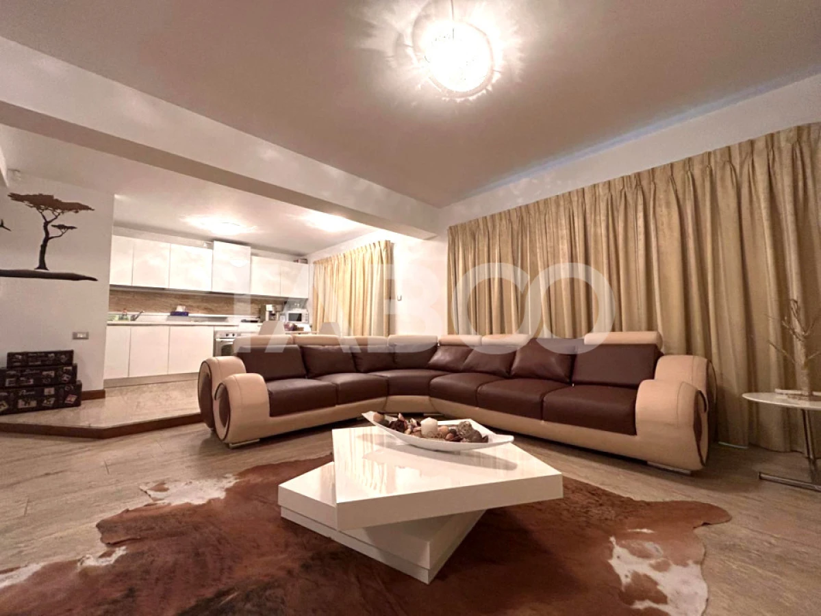 Casa de vanzare cu 5 camere 2 balcoane garaj incalzit 2 bai in Sibiu - 1