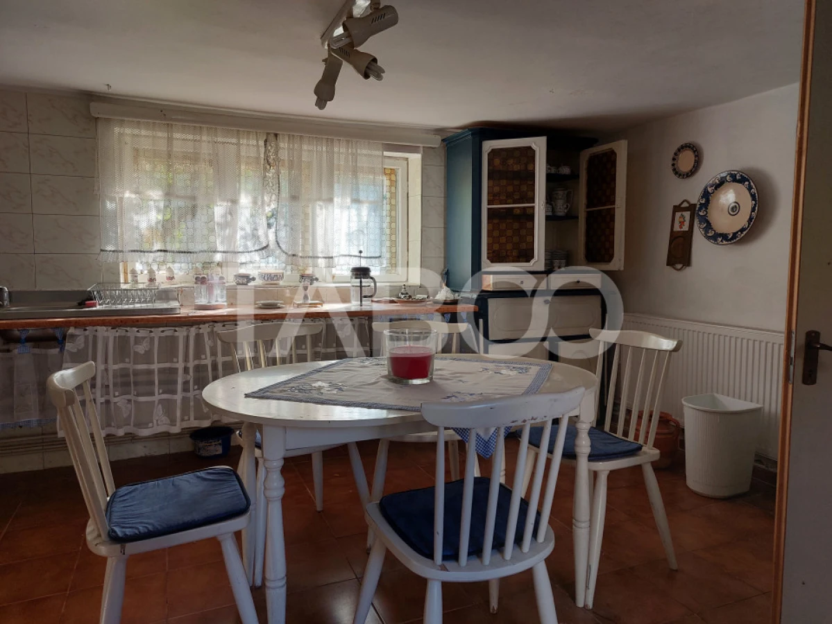 Casa de vanzare cu 2 apartamente separate si teren 500 mp Cisnadioara - 8