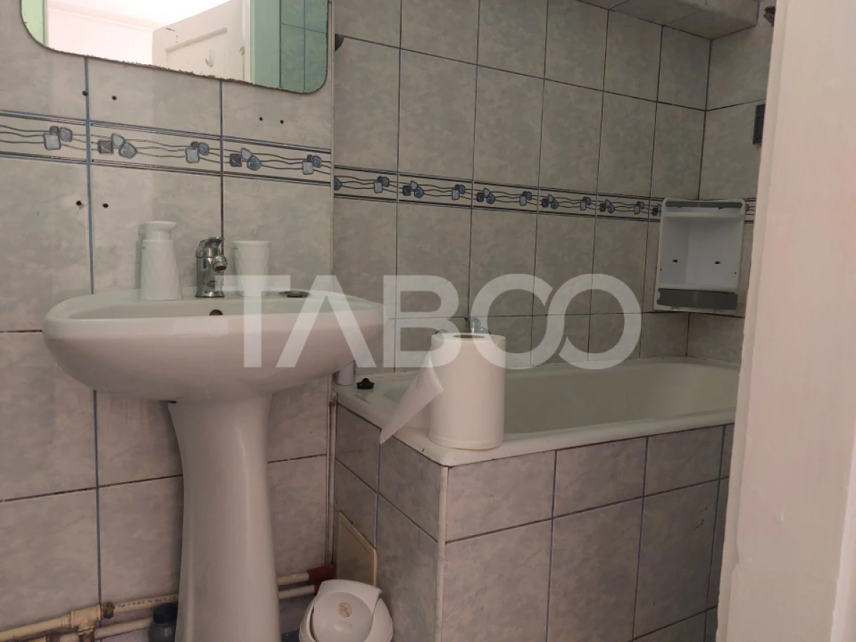 Apartament la casa 52 mp 2 camere terasa pivnita central Cisnadie - 10