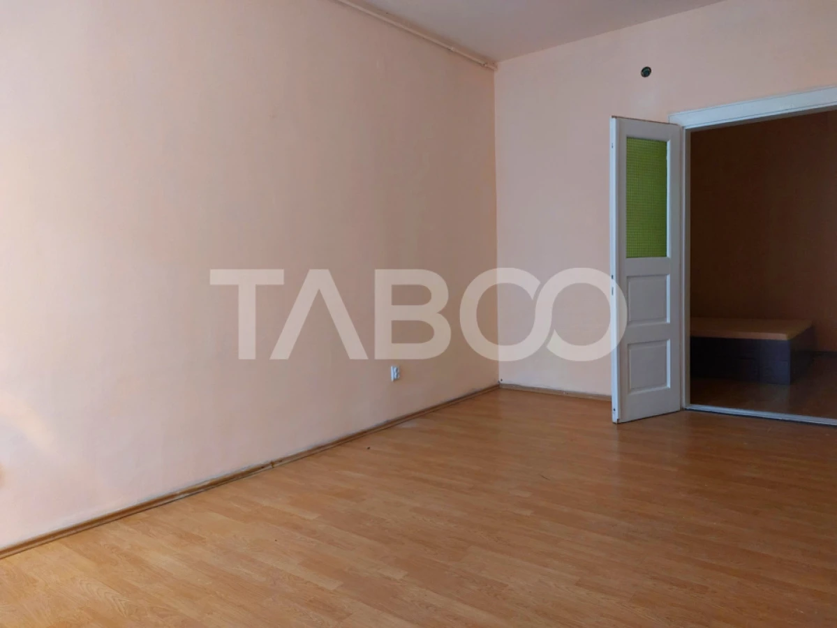 Apartament la casa 52 mp 2 camere terasa pivnita central Cisnadie - 8