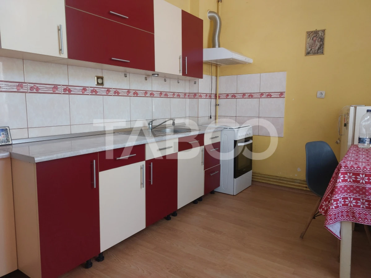 Apartament la casa 52 mp 2 camere terasa pivnita central Cisnadie - 2