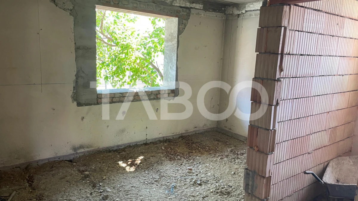 Cladire la rosu 300 mp utili + 130 mp anexe, 2 strazi, aproape centru - 5