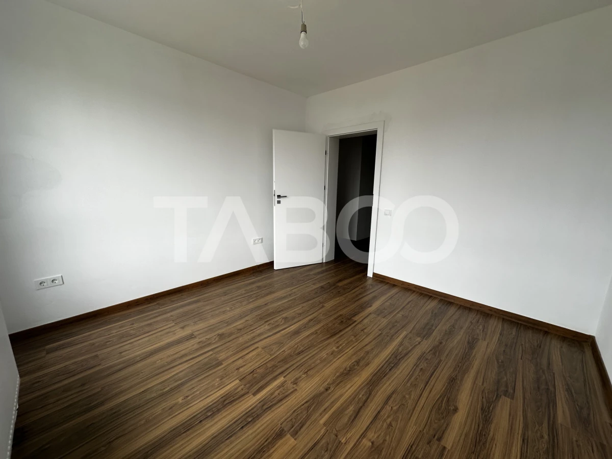 Apartament de vanzare 2 camere balcon loc parcare orientare sudica - 1