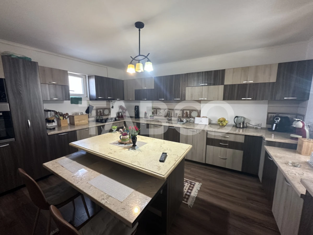 Casa de vanzare 5 camere zona barbeque salon de evenimete ciubar - 6