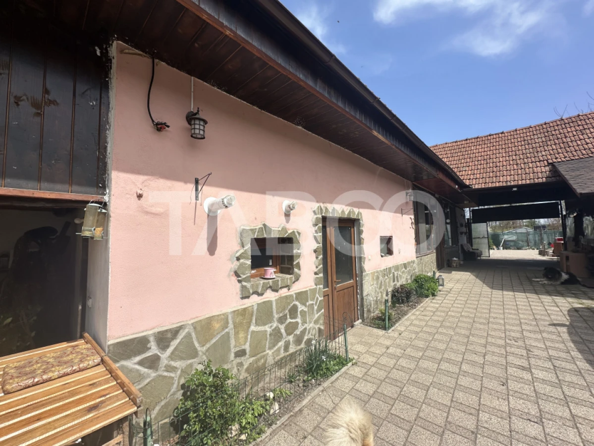 Casa de vanzare 5 camere zona barbeque salon de evenimete ciubar - 3