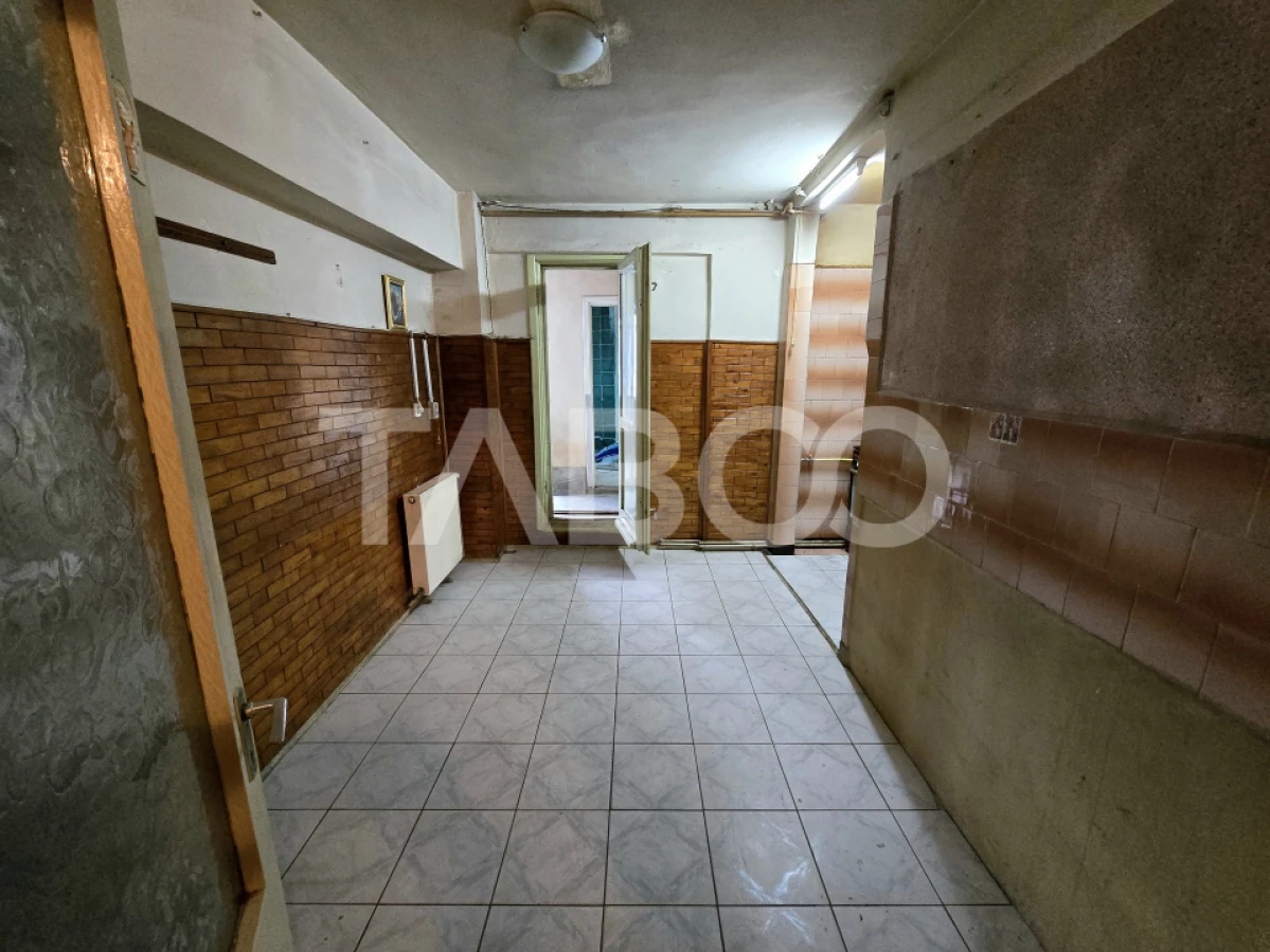 Apartament decomandat 4 camere 4 balcoane 2 bai etaj 1 Central Sibiu - 3