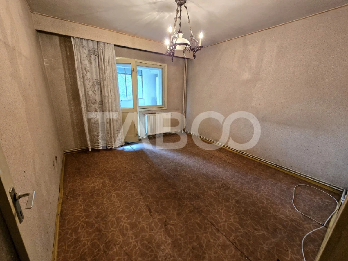 Apartament decomandat 4 camere 4 balcoane 2 bai etaj 1 Central Sibiu - 2