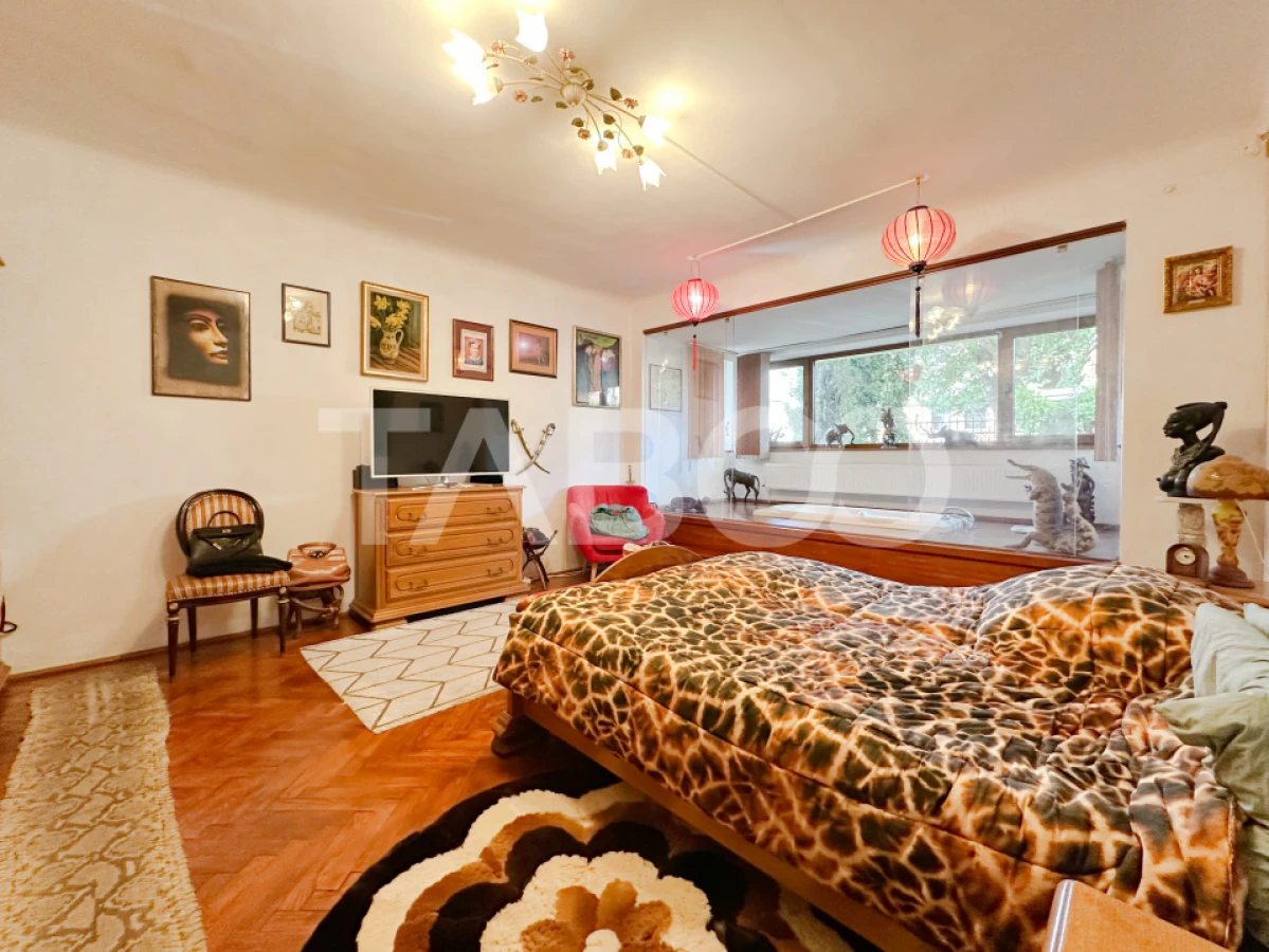 Apartament de vanzare cu 3 camere si curte la vila Andrei Muresanu - 1