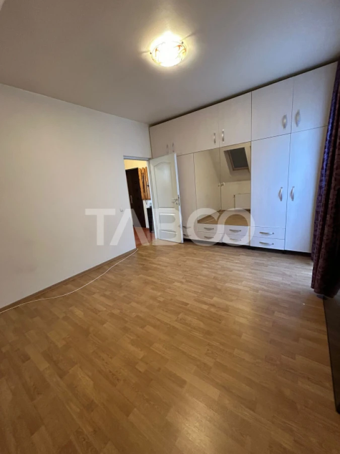 Vanzare apartament cu 2 camere decomandate cu parcare vila cartie Iris - 4