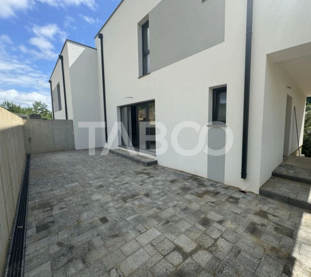 Vanzare duplex premium garaj pentru 2 masini chiar la intrare Tauti - 3