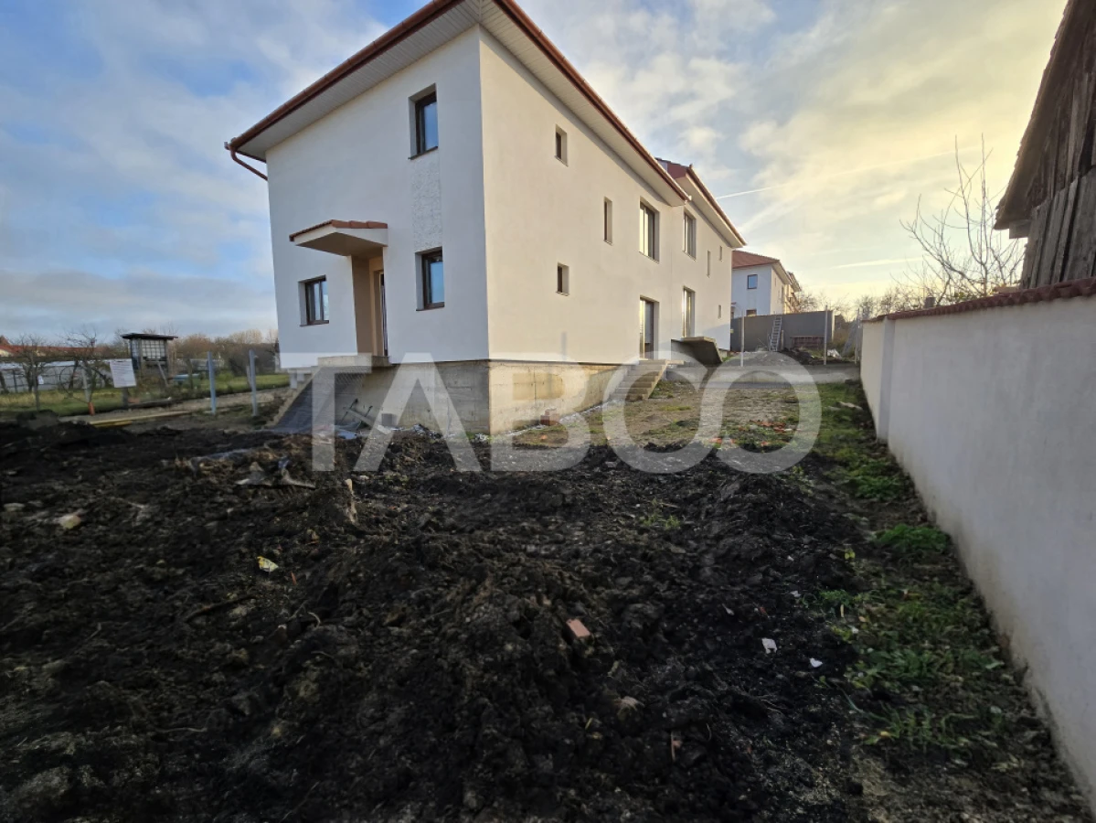 Casa tip duplex de vanzare 120 utili teren 300 mp Sura Mica Sibiu - 1