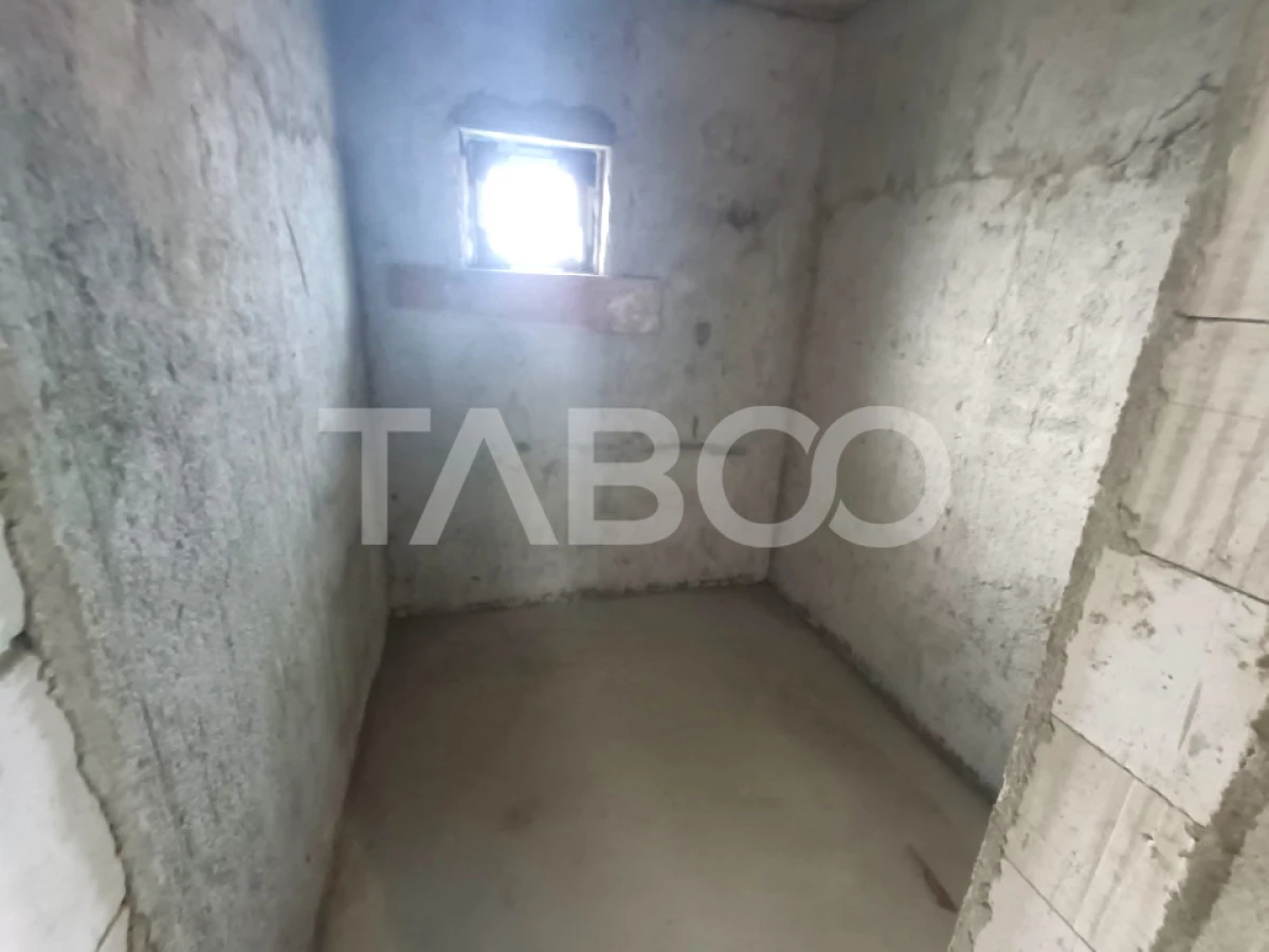 Apartament intabulat 3 camere balcon - etaj 1 - parcare - Comision 0 - 7