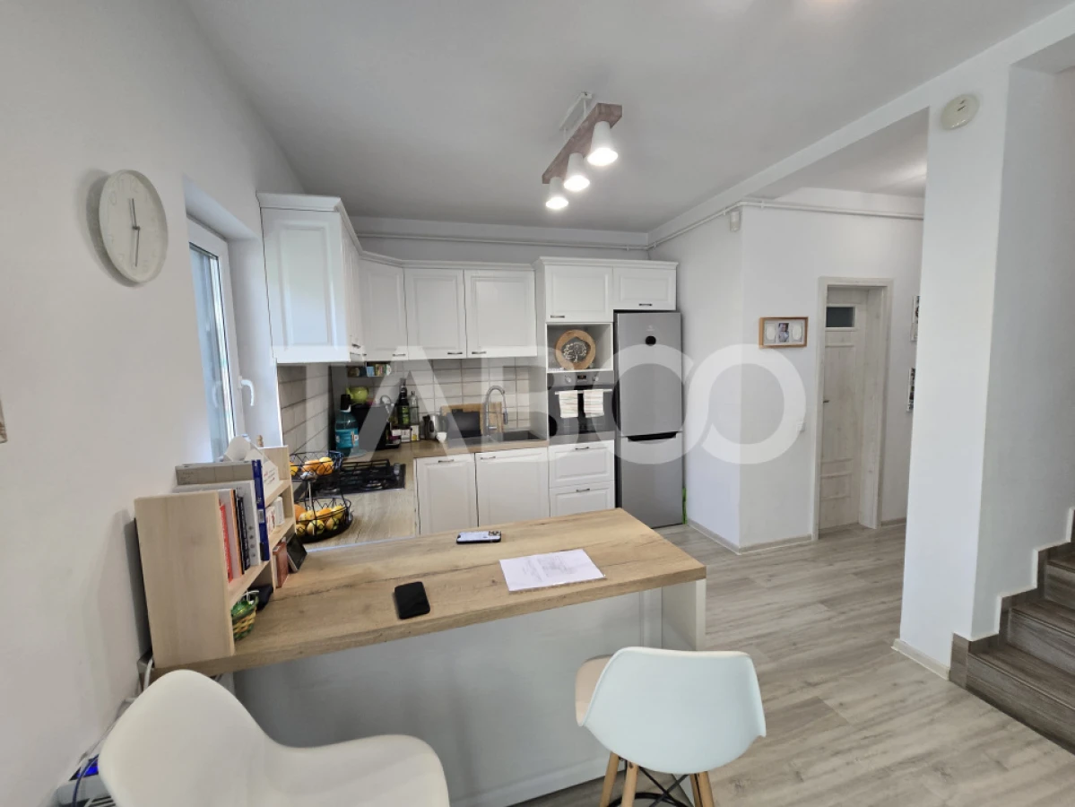 Casa de vanzare 5 camere 160mpu 3 bai 120mp teren liber zona Selimbar - 4