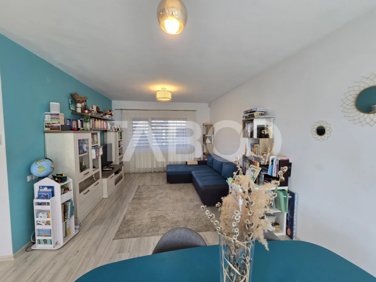 Casa de vanzare 5 camere 160mpu 3 bai 120mp teren liber zona Selimbar - 1