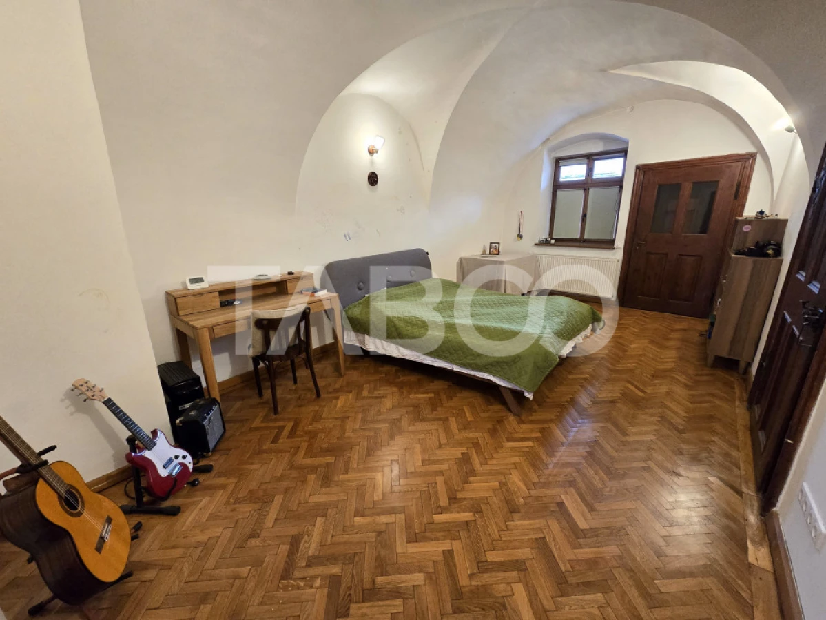 Apartament decomandat de vanzare cu pivnita in Centrul Istoric Sibiu - 10