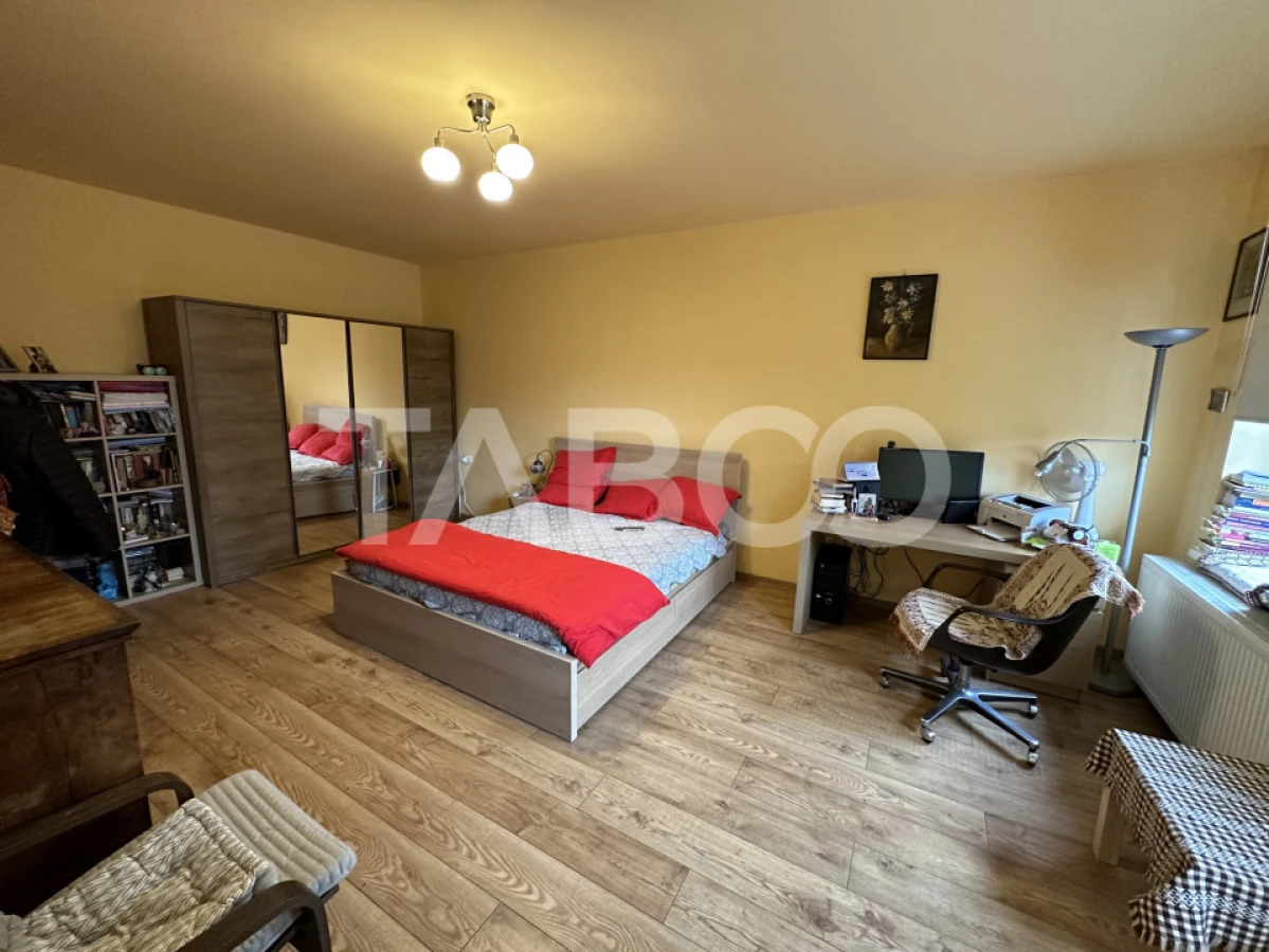 Casa 2 corpuri P+M si P+1 spatiu comercial 70 mpu la strada 2 garaje - 6