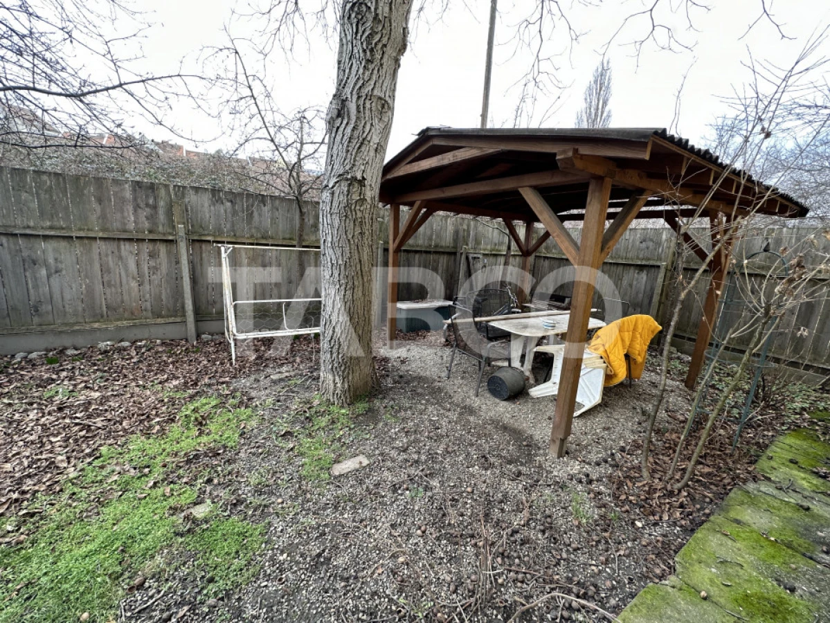 Casa 2 corpuri P+M si P+1 spatiu comercial 70 mpu la strada 2 garaje - 4