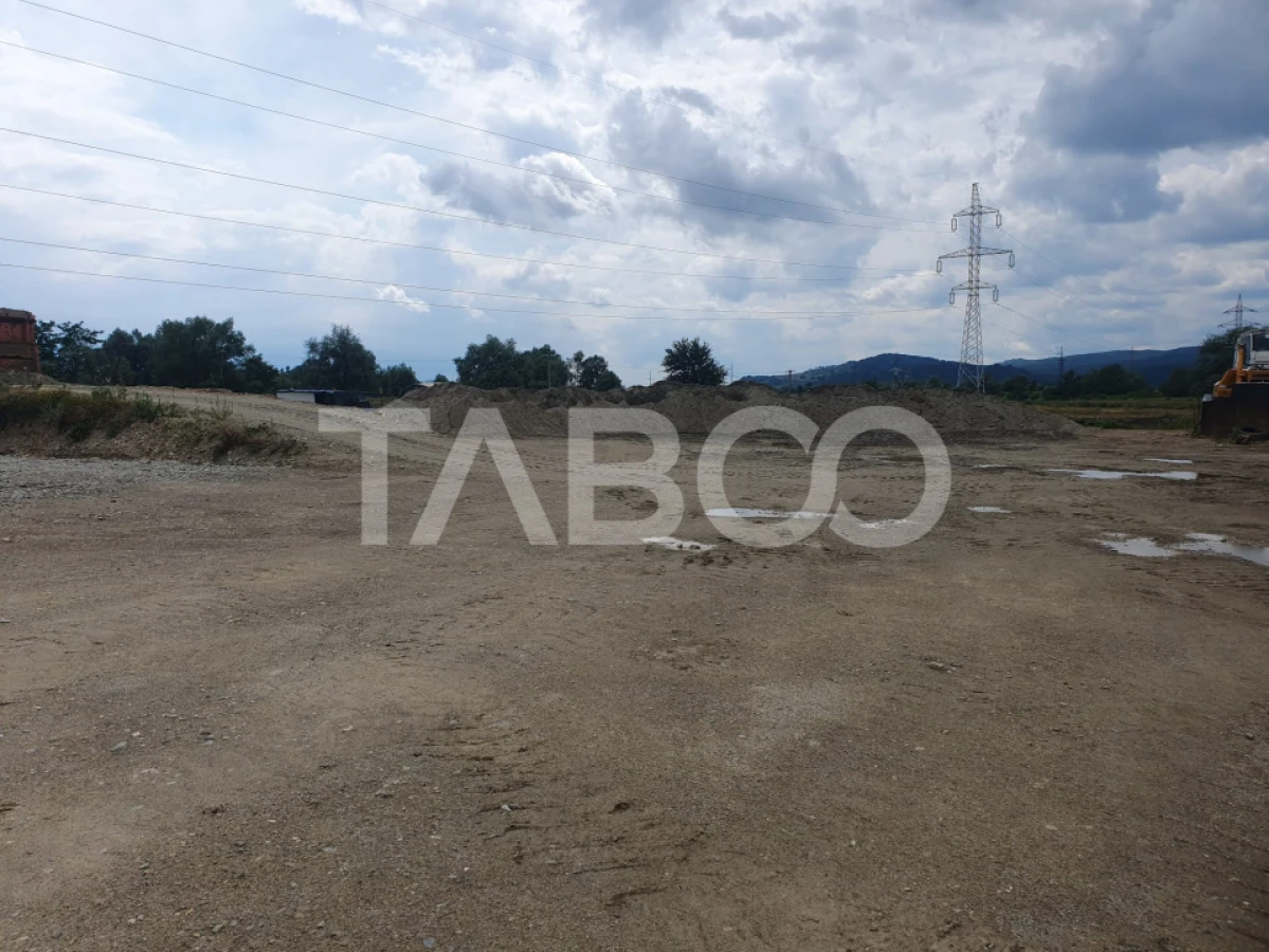 Teren si hala 42.000 mp + zona administrativa la 7 minute de Fagaras - 9