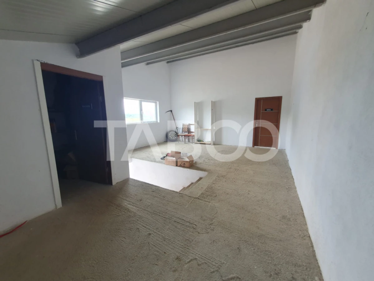 Teren si hala 42.000 mp + zona administrativa la 7 minute de Fagaras - 7