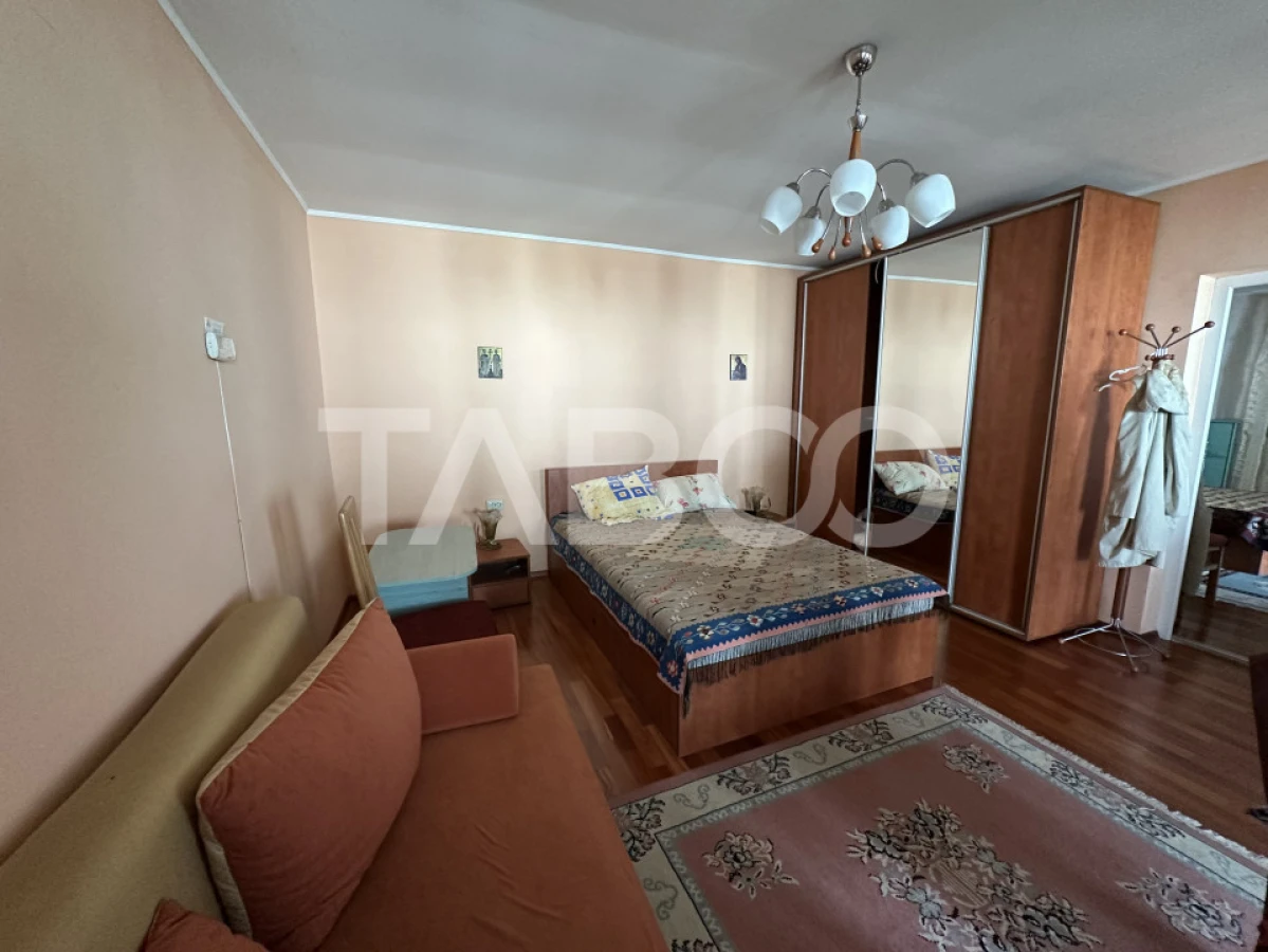 Casa familiala pentru locuit sau vacanta , spatioasa si confortabila . - 9