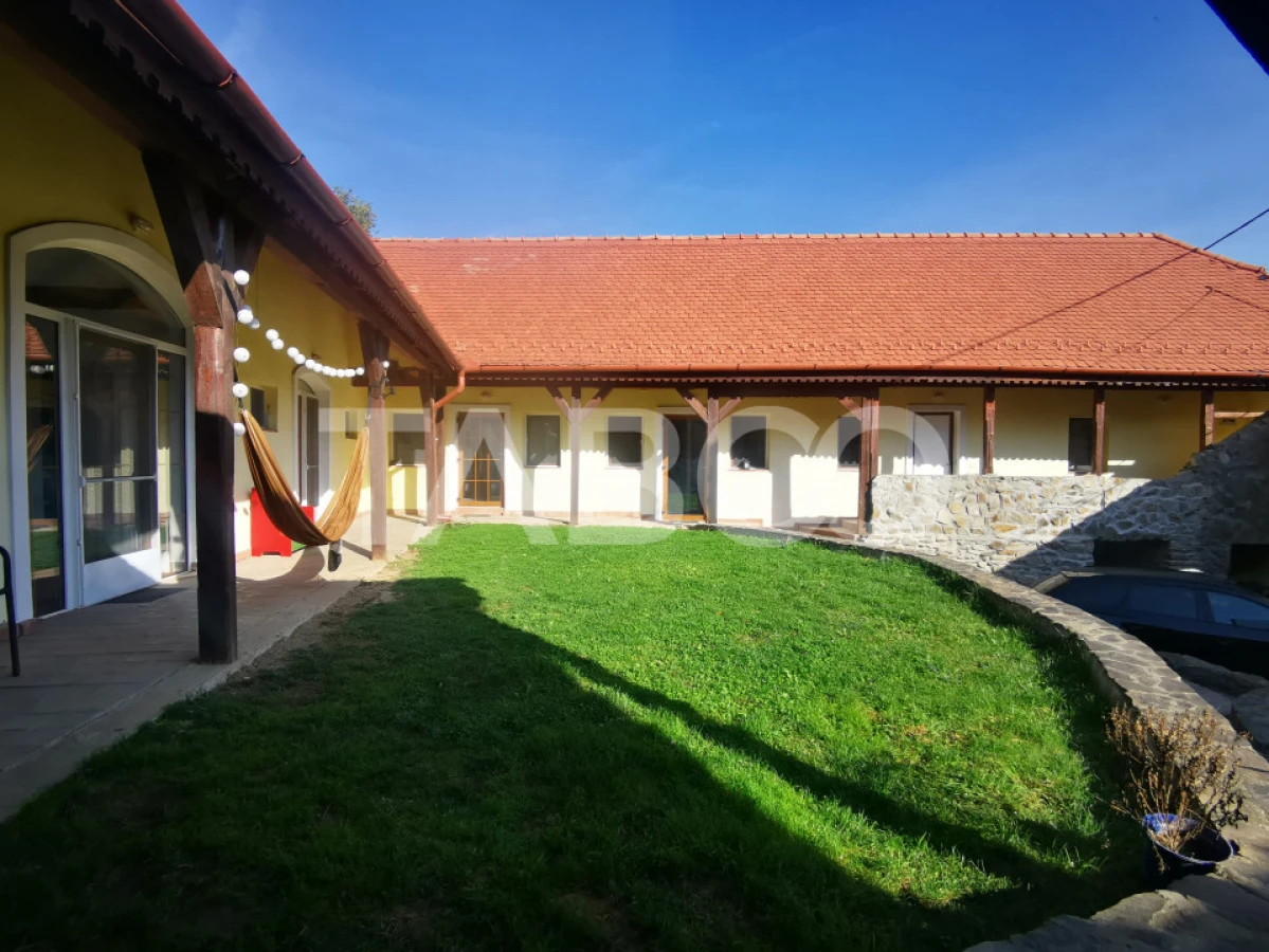 Casa de vanzare pretabila pensiune priveliste superba Fantanele Sibiu - 2