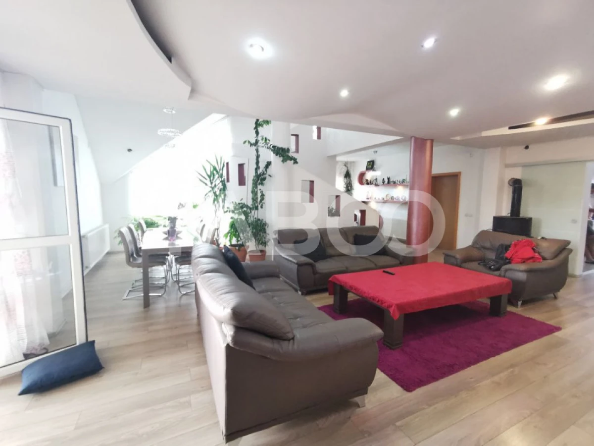 Casa in zona Centrala cu 8 camere mobilate teren 890 mp - 2